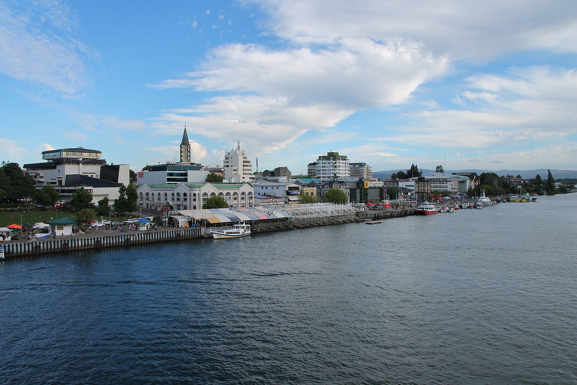 View of the Valdivia riverfront, Chile, seen from the Pedro de Valdivia Bridge, the city that hosts IRONMAN Valdivia on 29 November 2026