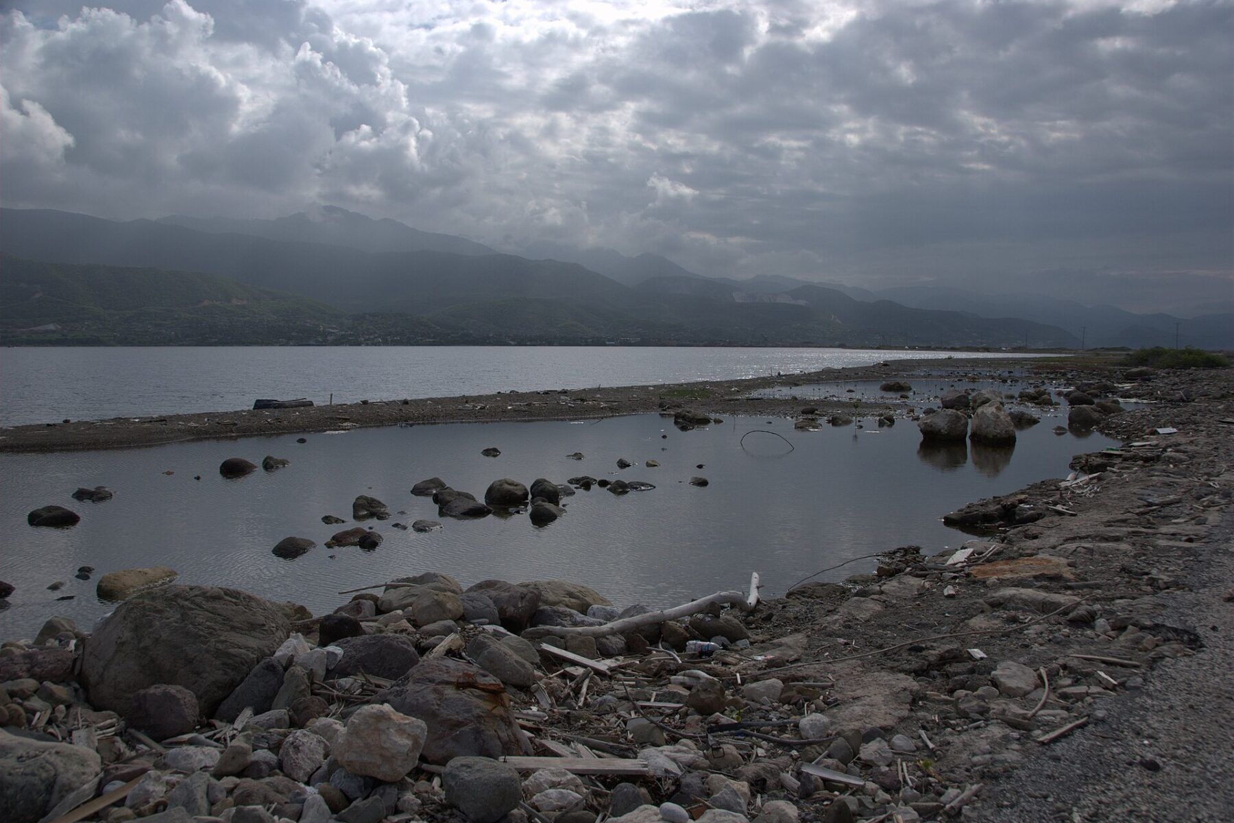 Jamaica continent: the Palisadoes and Kingston Harbour with mountains behind