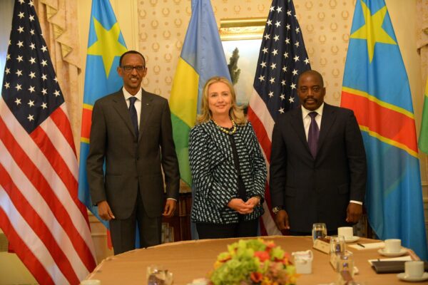 US Secretary of State Hillary Clinton between Rwandan President Paul Kagame and Congolese President Joseph Kabila in New York, 2012