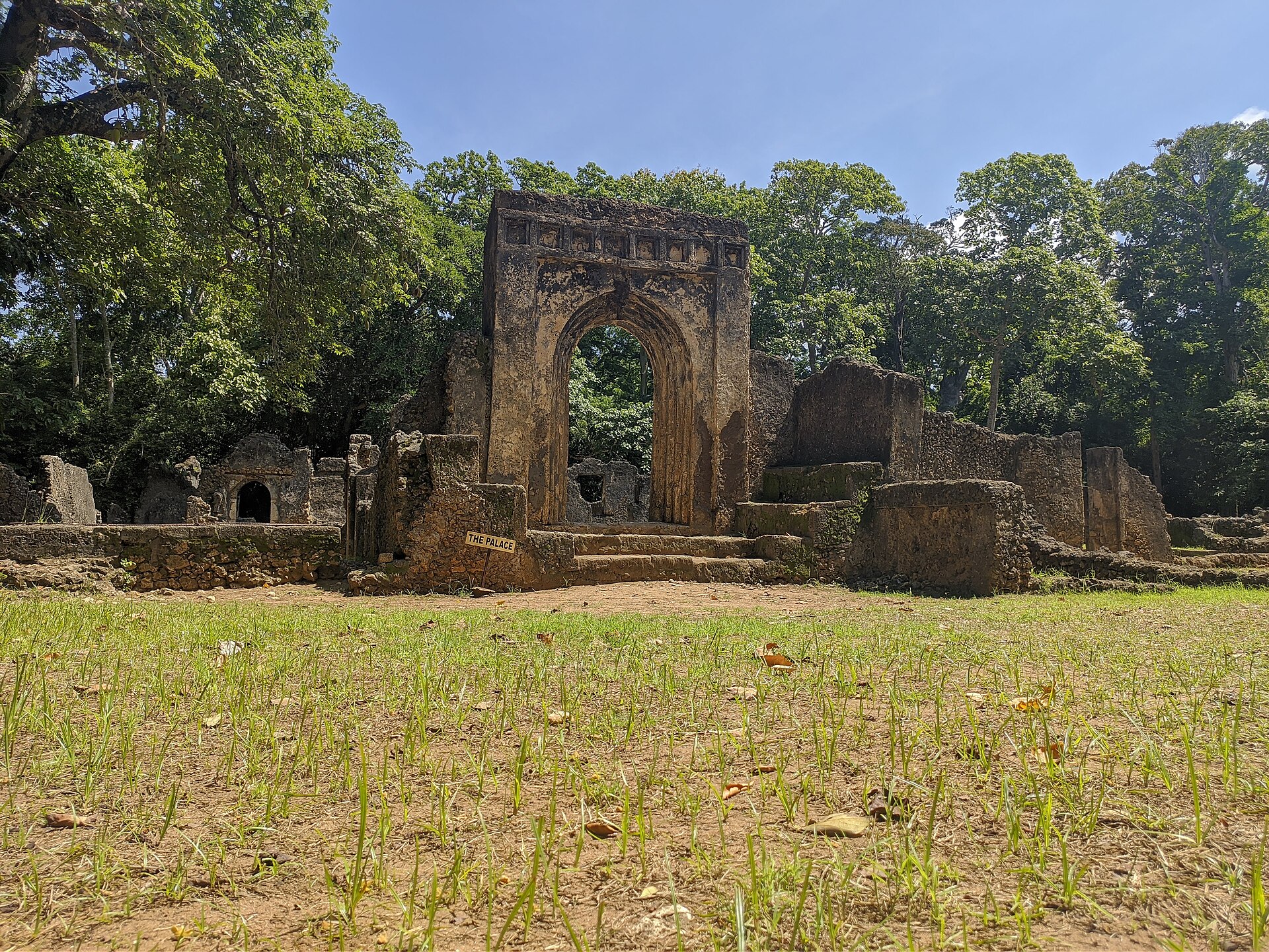 Kenya history: the palace entrance archway at the Gedi Ruins on the Kenyan coast