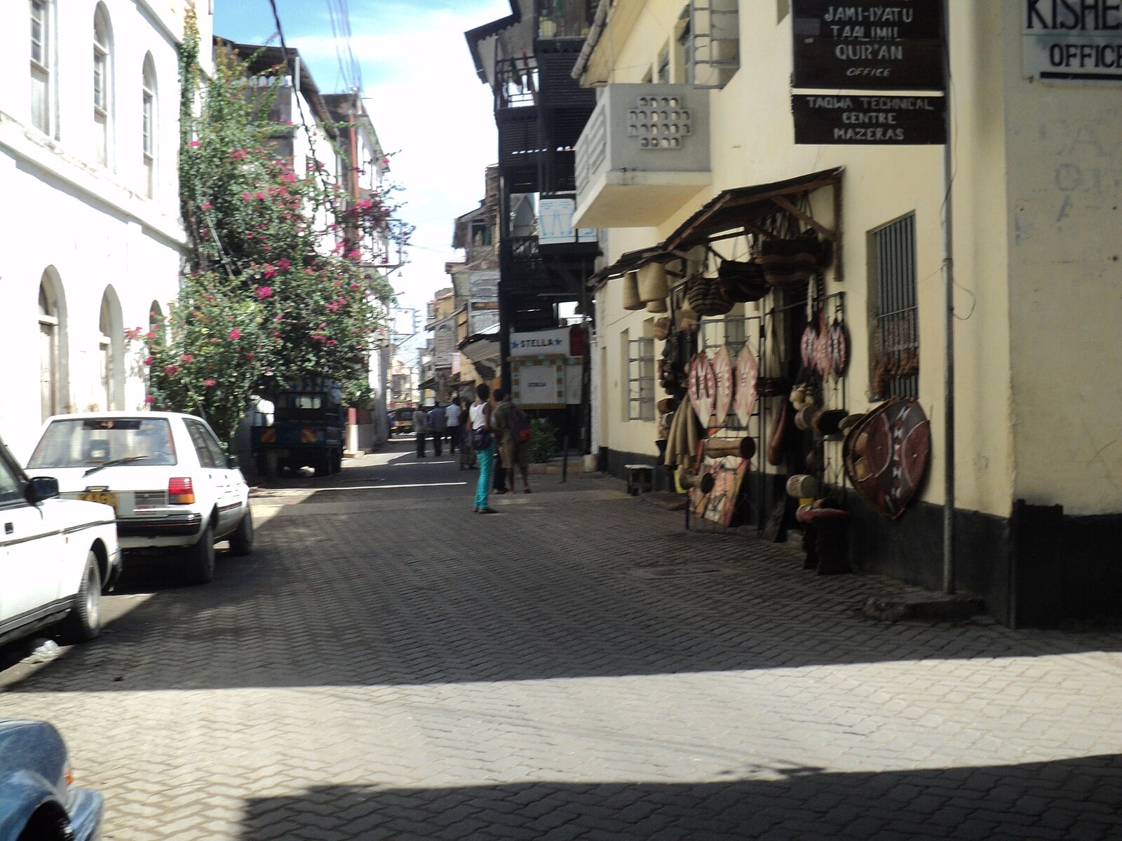 Kenya population on the coast: a street in Mombasa Old Town with craft shops