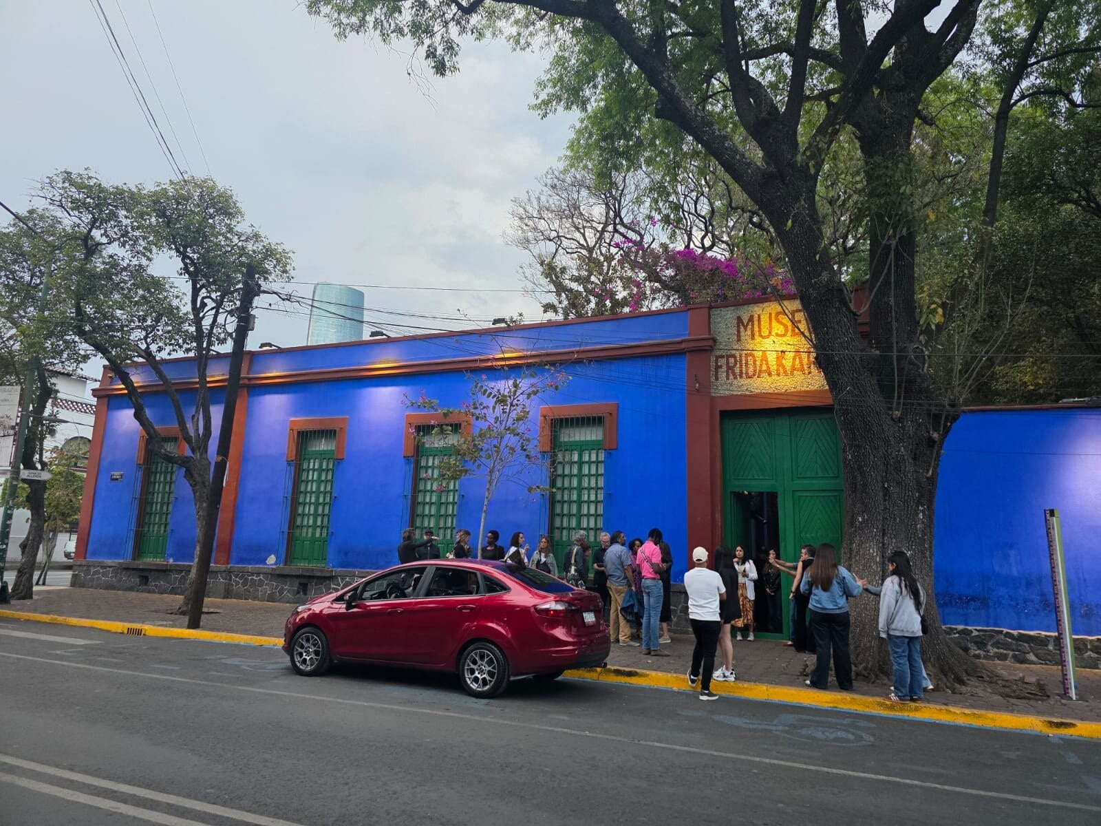 Mexico famous people: visitors outside La Casa Azul, the Frida Kahlo Museum in Coyoacán