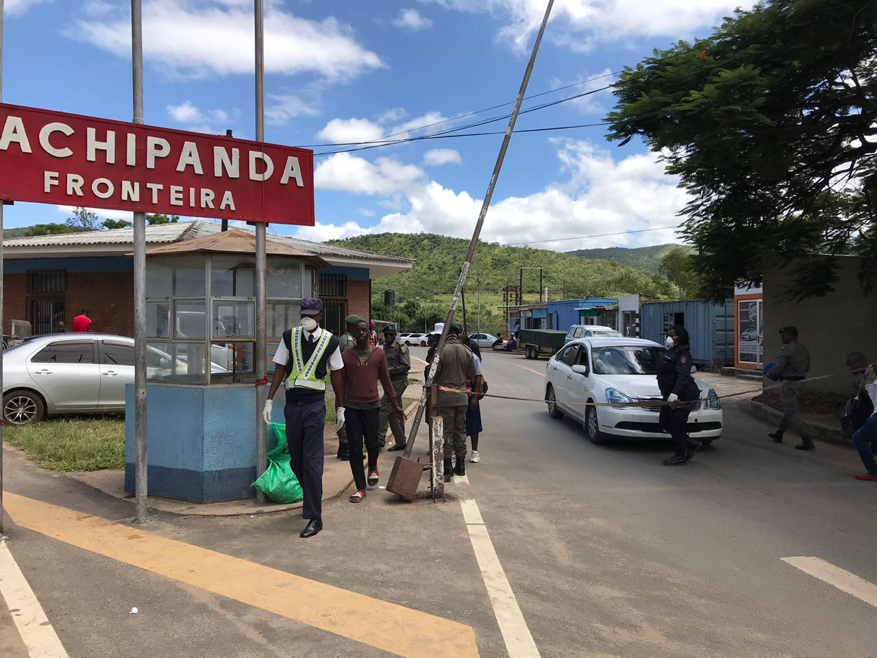 Mozambique neighbourhood: the Machipanda border post between Mozambique and Zimbabwe