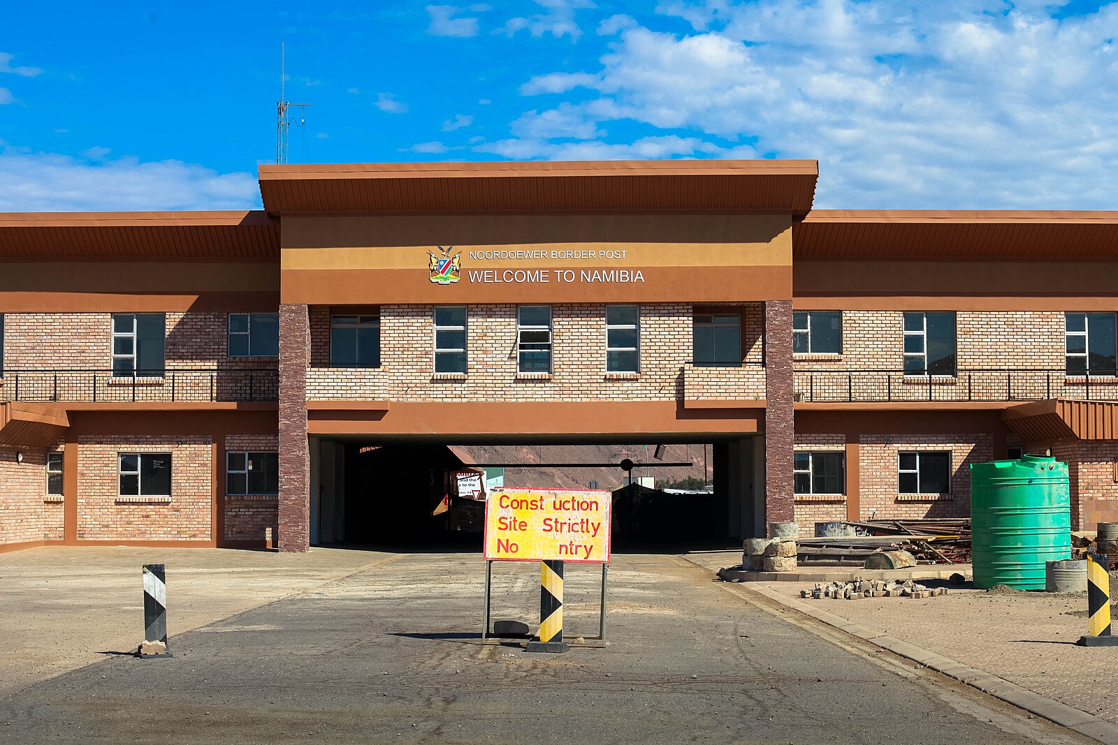 Namibia neighbourhood: the Noordoewer border post between Namibia and South Africa