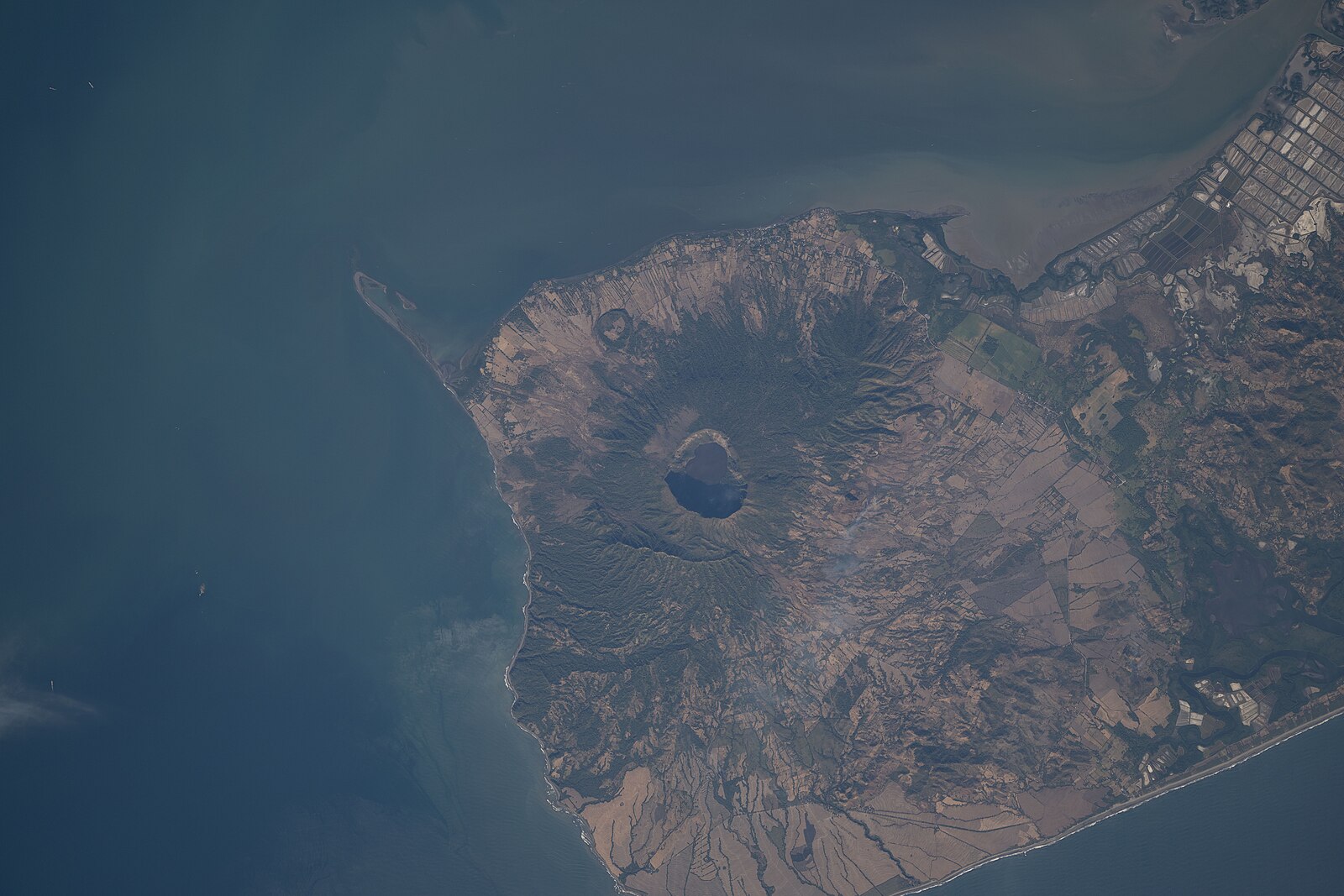 Nicaragua neighbourhood: Cosigüina volcano on the Gulf of Fonseca seen from space