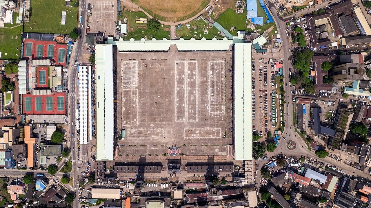Aerial view of Tafawa Balewa Square in Onikan, Lagos, with its long roofed arcades around a large open courtyard and the streets of Lagos Island around it.