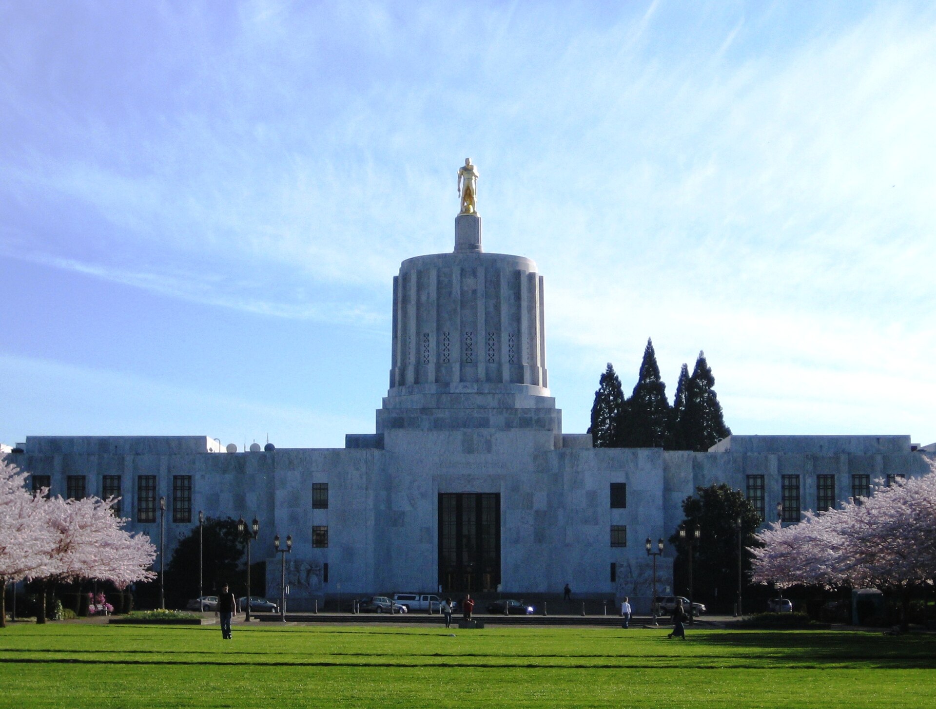 Oregon State Capitol in Salem with its gold Pioneer statue