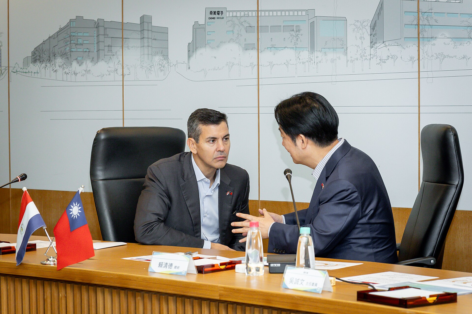 Paraguay's President Santiago Peña talks with Taiwan's President Lai Ching-te at the Southern Taiwan Science Park on 9 May 2026