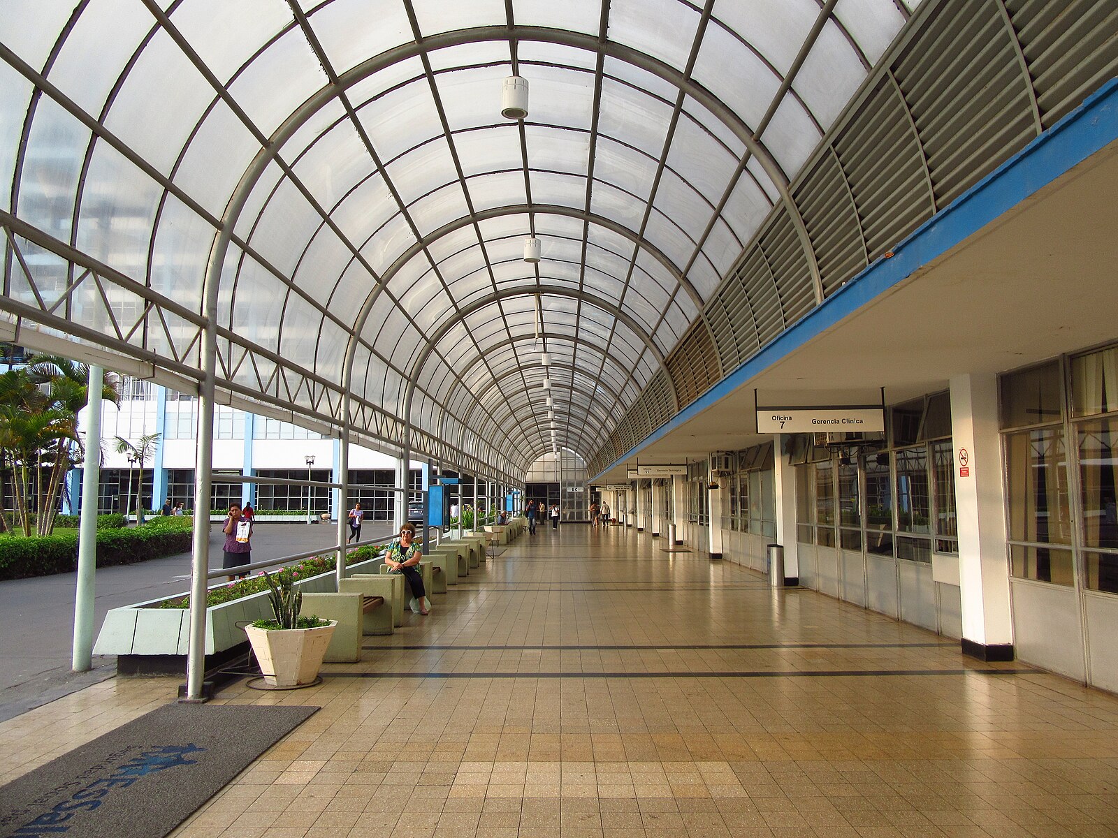 Peru services: covered walkway at the Rebagliati hospital in Lima