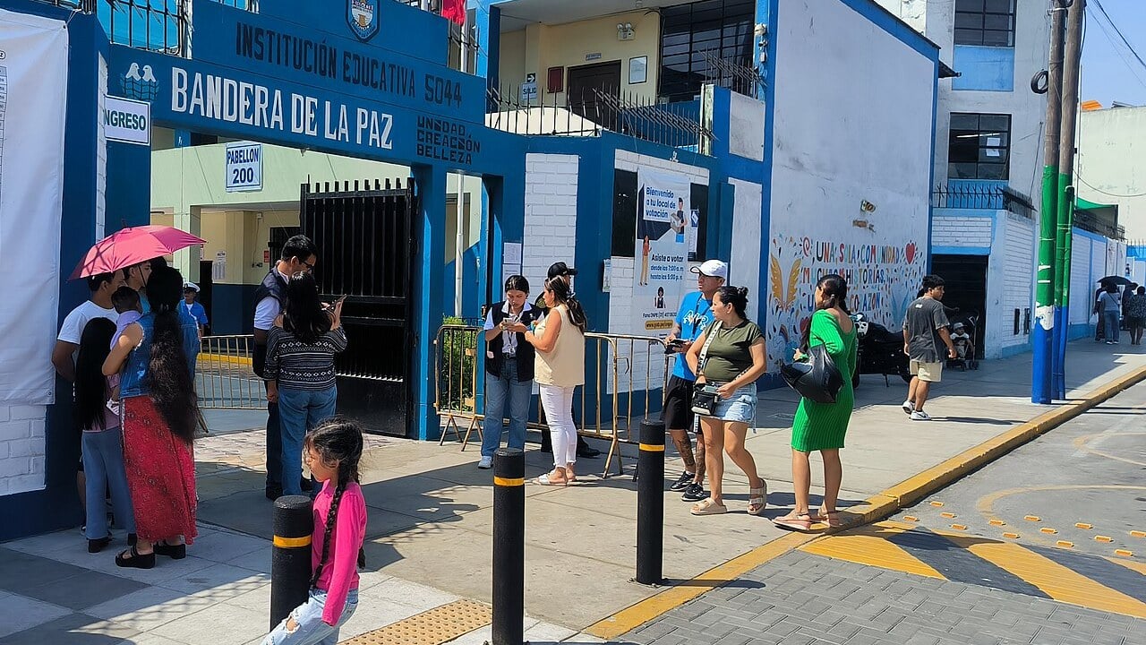Voters queue outside a school used as a polling station in Callao, Peru, during the general election of 12 April 2026