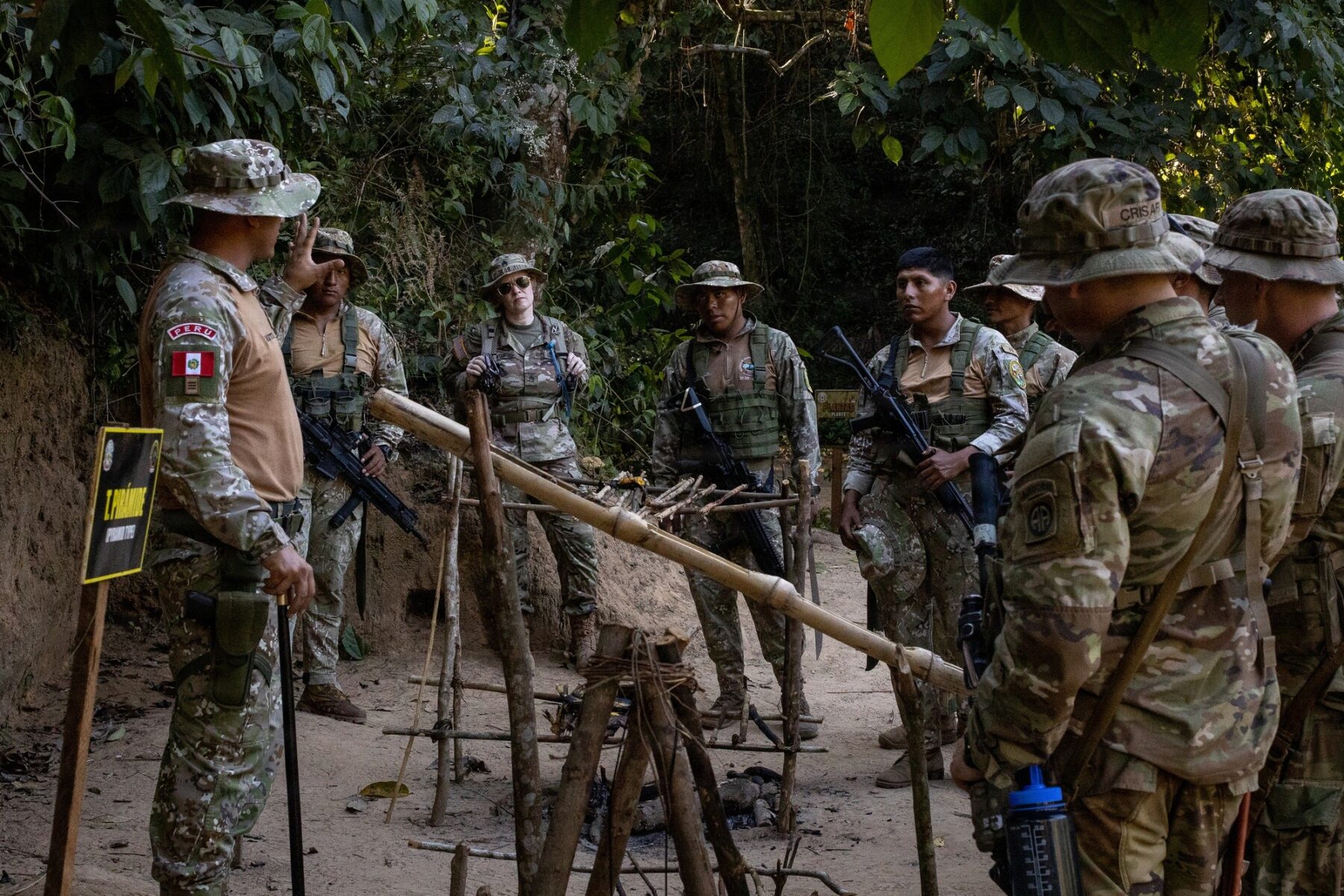 Peruvian, US and Chilean soldiers gather around a jungle survival lesson during the Southern Vanguard 2026 exercise in Sauce, Peru