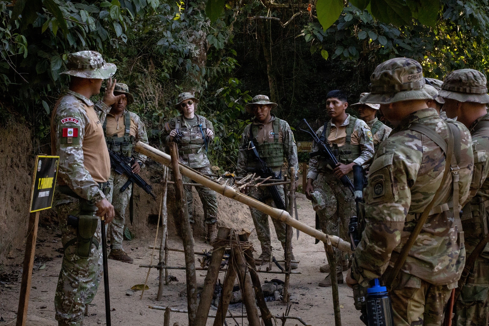 Peruvian, US and Chilean soldiers gather around a jungle survival lesson during the Southern Vanguard 2026 exercise in Sauce, Peru
