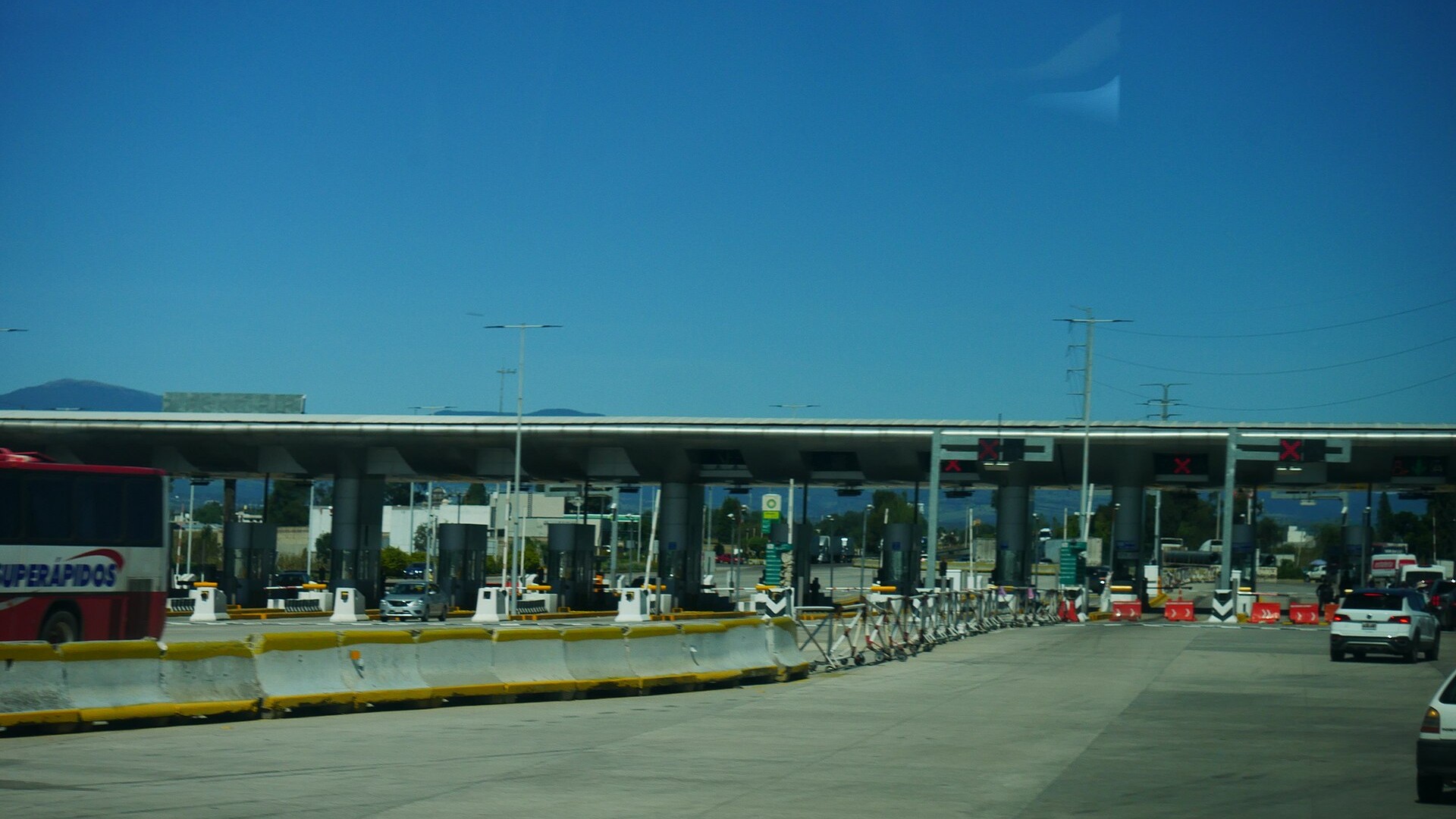 Toll plaza on the Mexico City to Puebla motorway