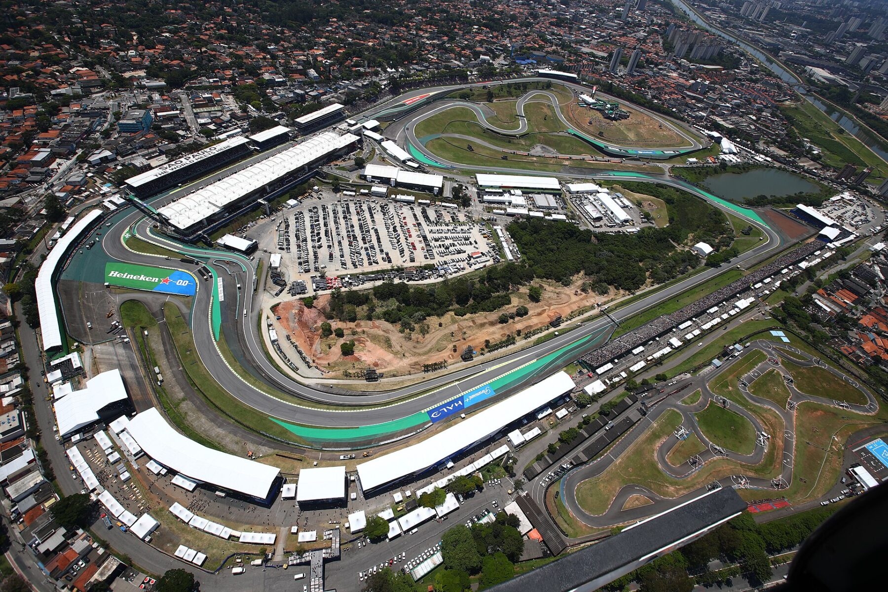 Aerial view of the Interlagos circuit in São Paulo during the 2022 São Paulo Grand Prix, with full grandstands