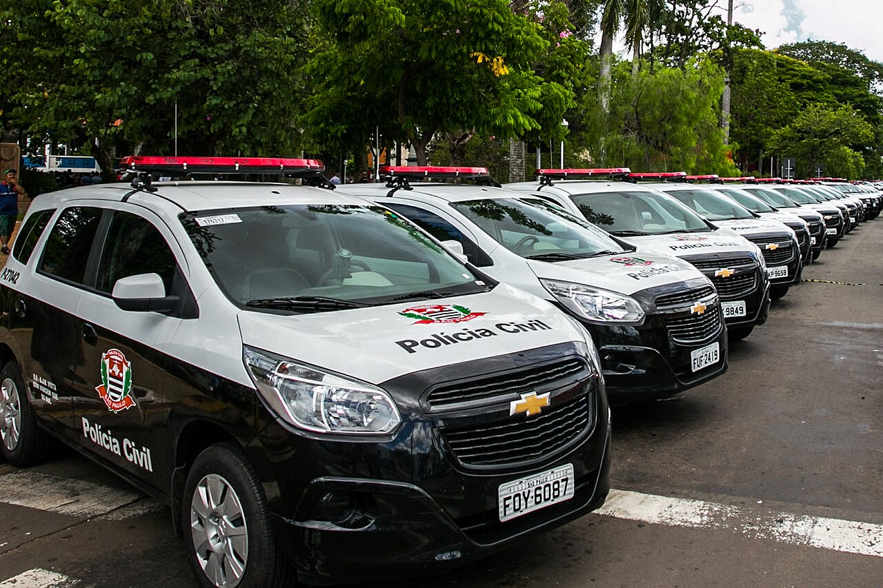 Line of Civil Police cars of São Paulo state with red roof lights