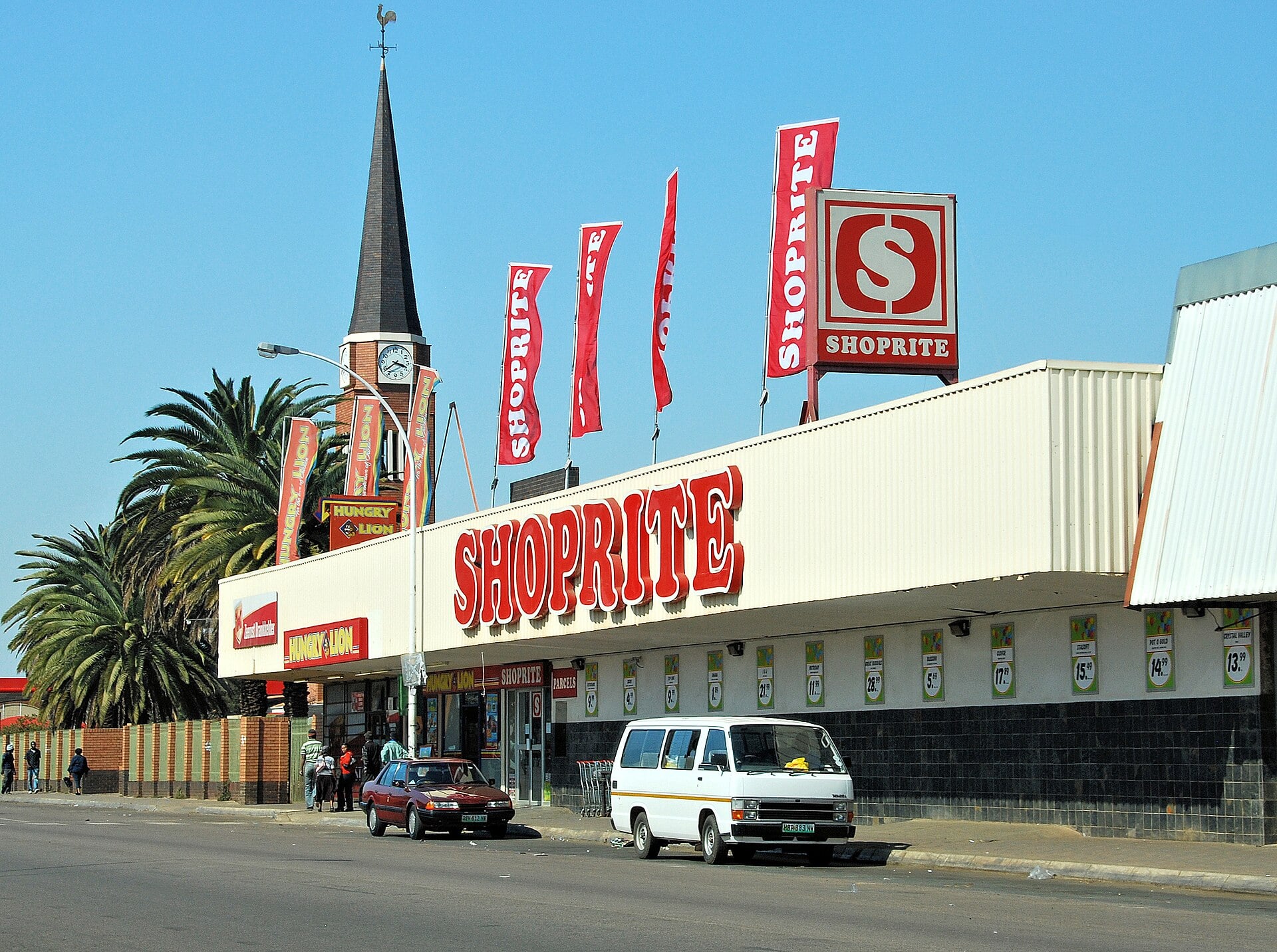 Shoprite Said to Eye Fintech Tie With Bank