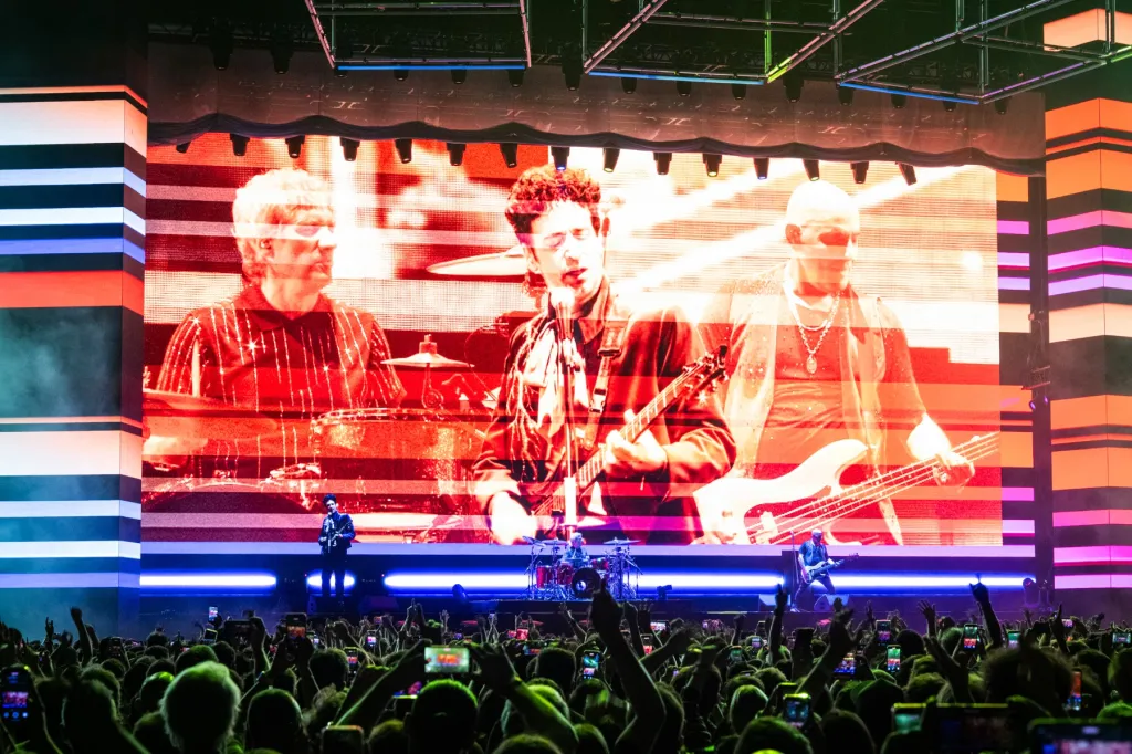 soda-stereo-cr-agustin-dusserre-press-billboard-1800