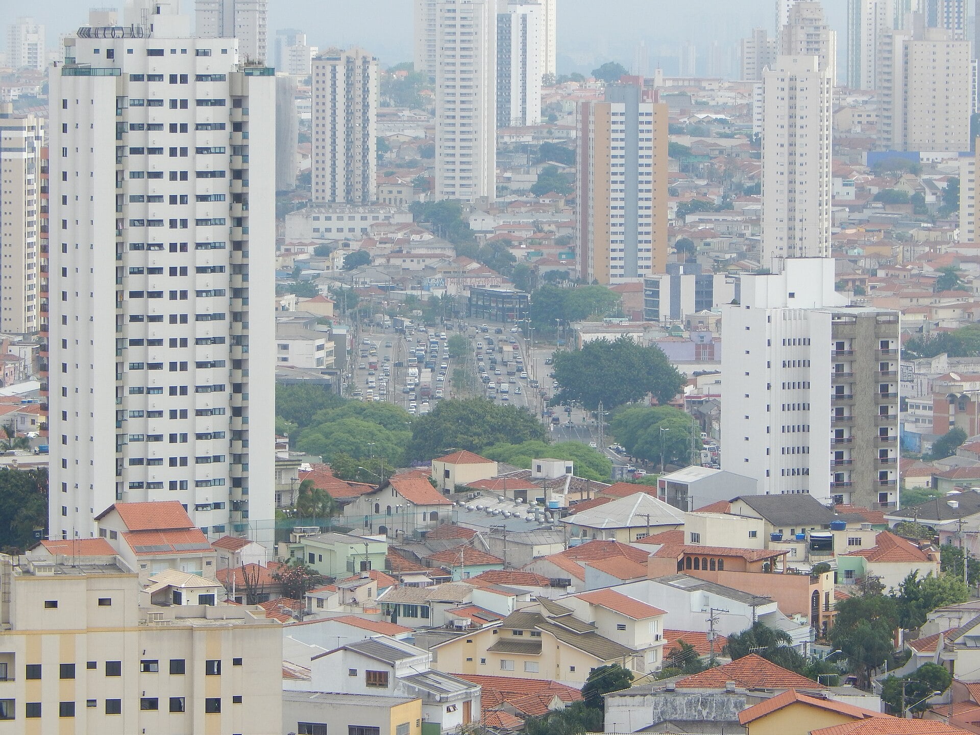 Apartment towers and low-rise houses in the Mooca district of São Paulo seen from above
