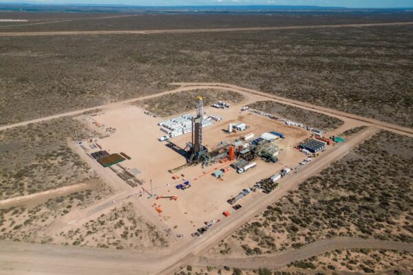 Aerial view of a drilling rig and well pad in the Patagonian scrub of the Vaca Muerta shale area, Neuquén province